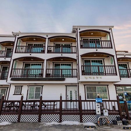 Taean Hagampo Rendezvous Pension Екстер'єр фото